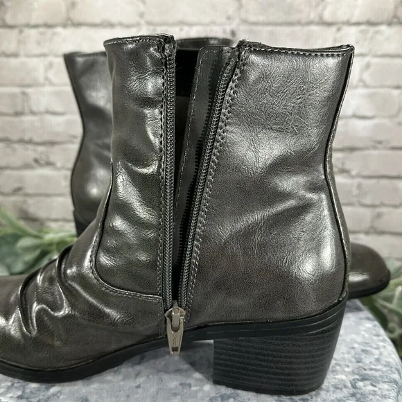 Life Stride Watchful Grey Faux Leather Round Toe Ankle Zip Boots WMS 8.5/9M✨EUC✨ - Picture 12 of 13